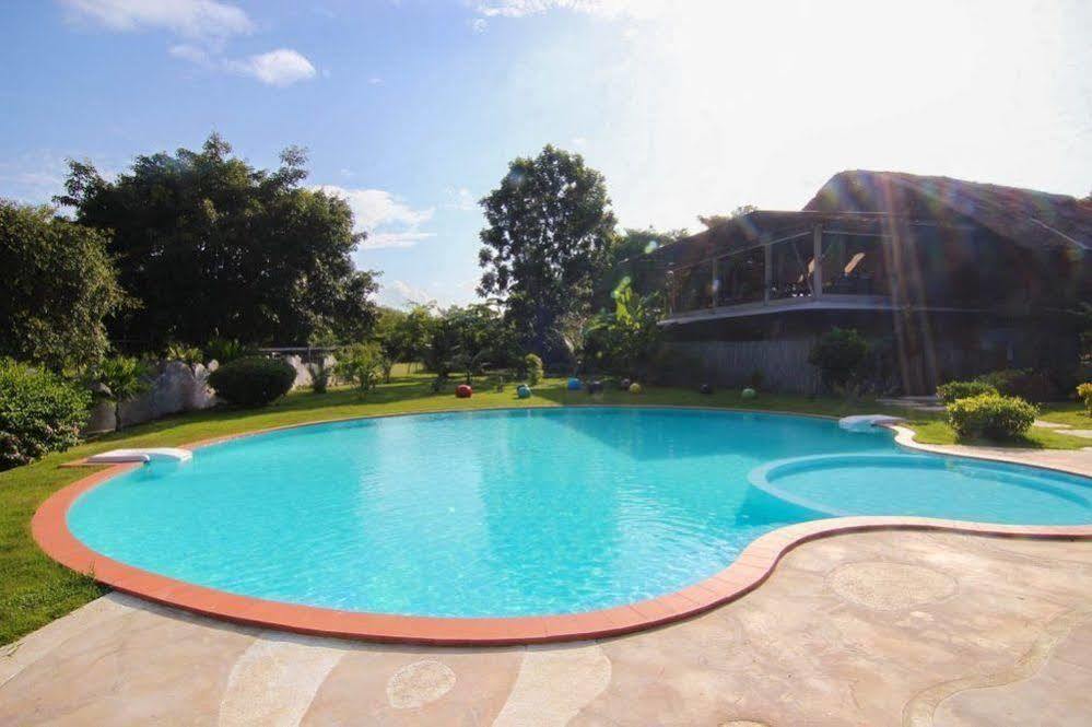 Naidee Sculptured Huts Otel Hua Hin Dış mekan fotoğraf